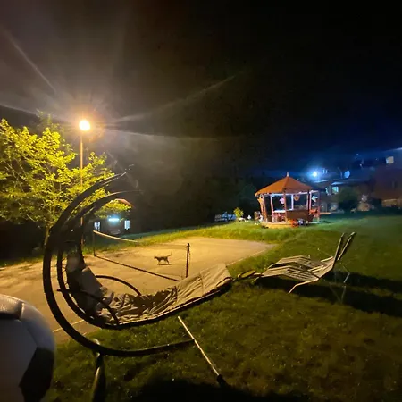 Cabanuta Rustica 02 *